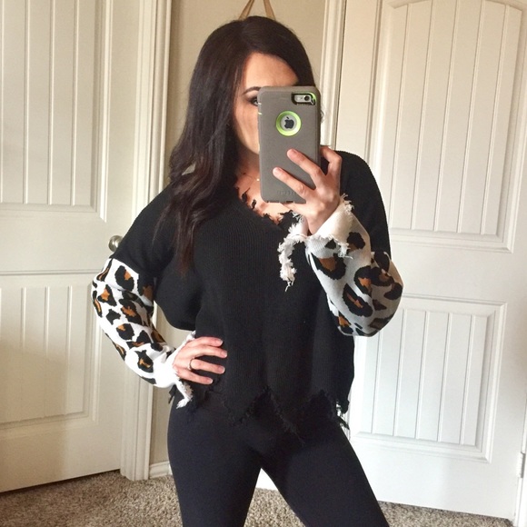 Shein black leopard sleeve raw hem sweater New M - Picture 1 of 8